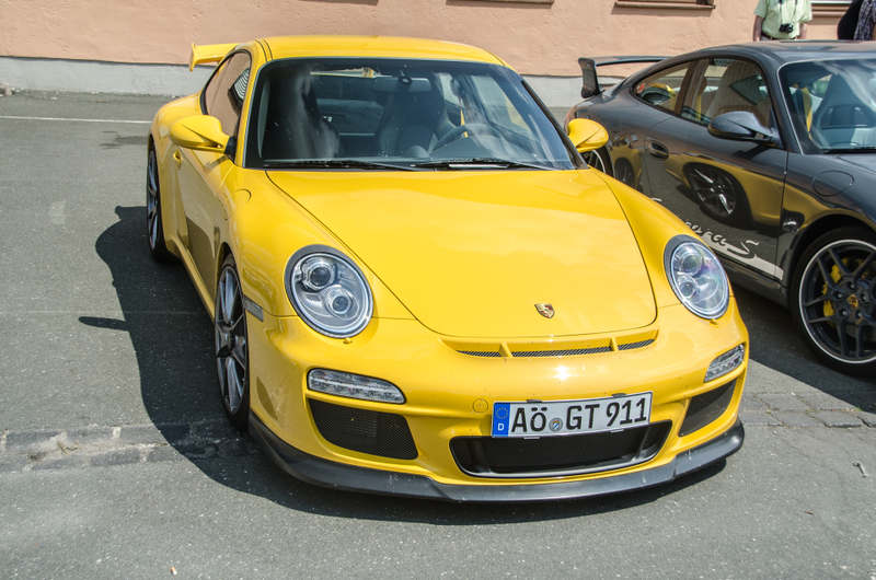 Illustration for article titled Photodump: A classic Porsche car meet.